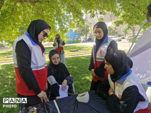 سرخ پوشان هلال در شیرخوارگان حسینی 