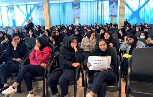 کارگاه مشاوره تحصیلی در مدرسه حضرت زینب (س) شهرستان اسدآباد 