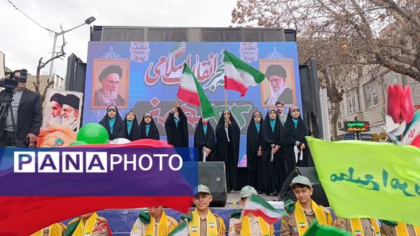 حضور چشمگیر مردم بجنورد در راهپیمایی ۲۲ بهمن