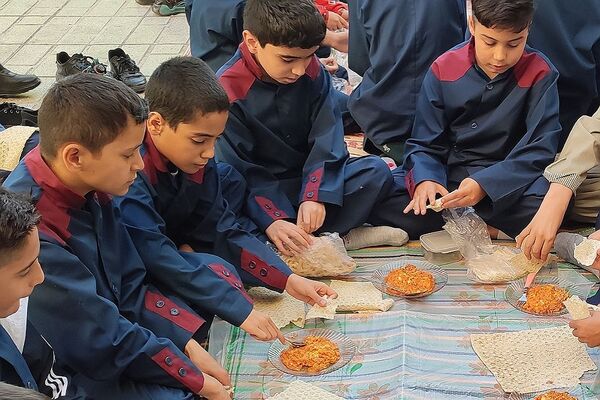 گرامیداشت روز جهانی تخم‌مرغ و تغدیه سالم در مدرسه هموطن۲ رودهن 