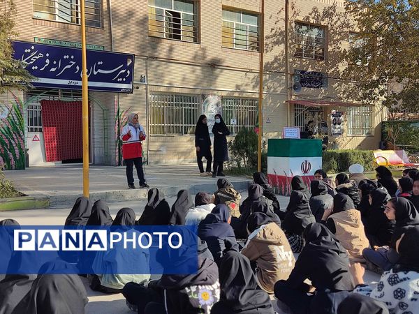 اجرای مانور زلزله  در دبیرستان دخترانه فرهیختگان