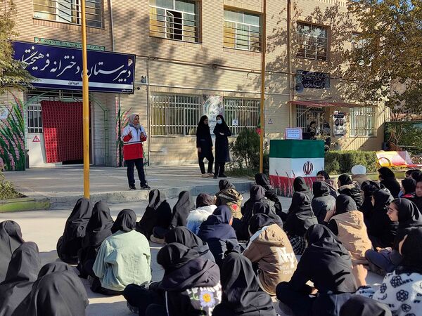 اجرای مانور زلزله  در دبیرستان دخترانه فرهیختگان