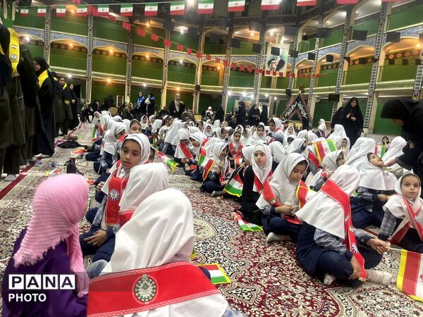 جلوه‌‌ای دیدنی از شور دانش‌‌آموزان در برنامه سالروز تاسیس سازمان دانش آموزی در یزد