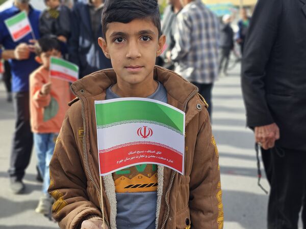 حضور پرشور دهه نودی‌های جهرمی در جشن انقلاب - 2