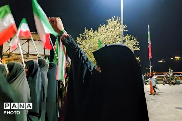 یک دنیا شاهد و مبهوت از حضور خیابانی مردم شهر بار