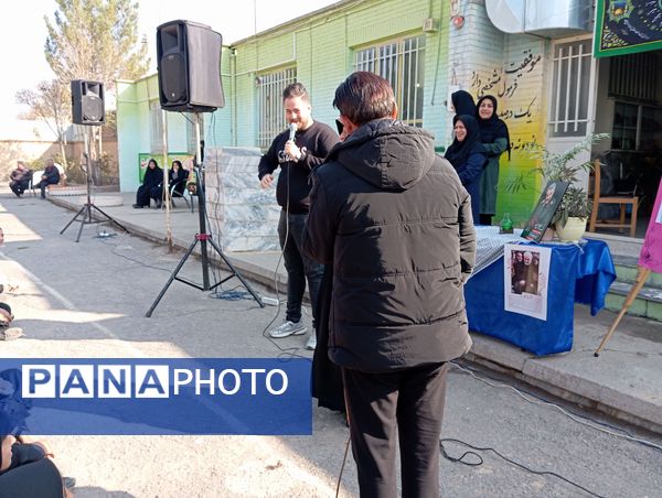 بزرگداشت هفته بسیج در دبیرستان حاج تقی نجفی نیشابور 