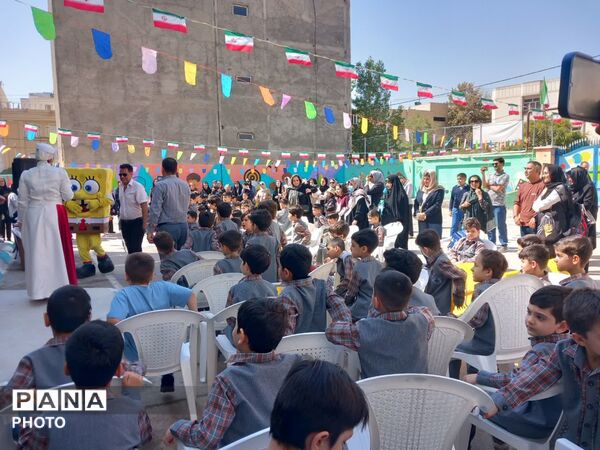 جشن شکوفه ها در دبستان دکتر شهریاری ناحیه ۶