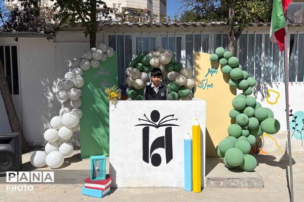 آغاز سال تحصیلی در مدرسه غیردولتی ایمان بجنورد با اجرای گارد پرچم