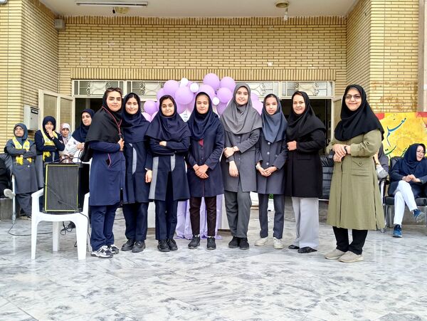 تجلیل از معلم و دختر ایرانی در بهار کرامت 