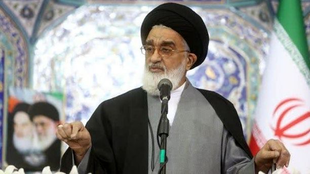  جامعه مؤمن باید در برابر نمادهای بی‌بندوباری و انحراف متحد بایستد