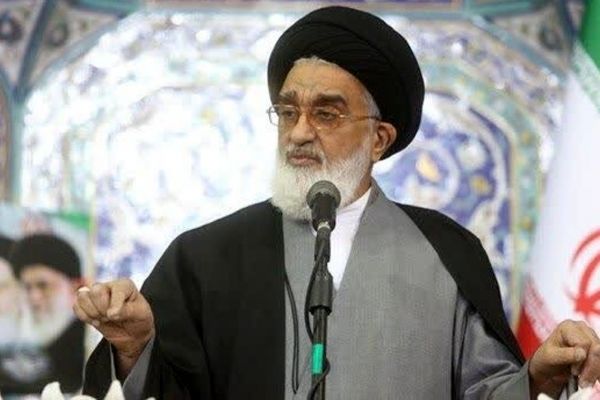  جامعه مؤمن باید در برابر نمادهای بی‌بندوباری و انحراف متحد بایستد