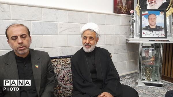 دیدار مسئولان آموزش و پرورش قم با خانواده شهید «حسین نجفی»