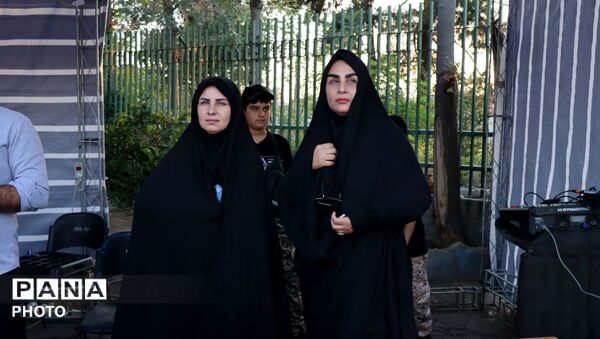 خدمت به زائران آقای شهید ایران 