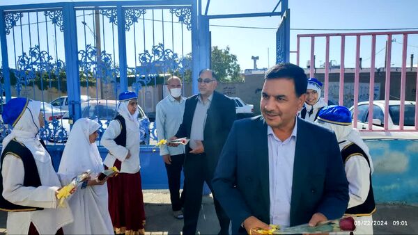 نواختن زنگ مهر در مدارس شهرستان خرم‌دره 