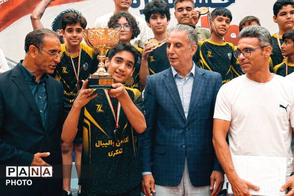 جشنواره والیبال خردسالان و نوجوانان تبریز با یاد «شهید راه خدمت»