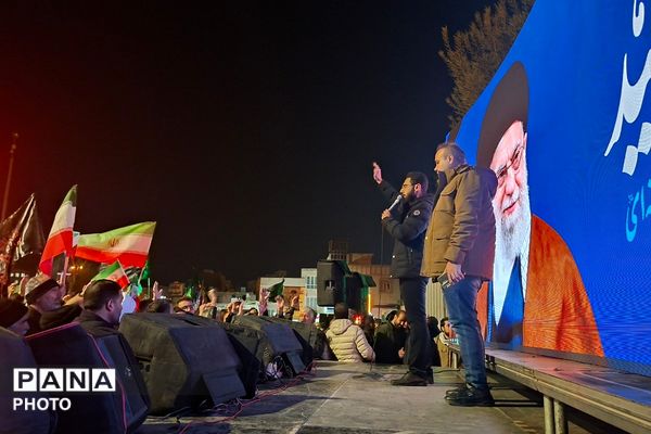 قرچکی‌ها خیابان را رها نمی‌کنند