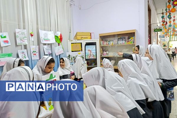  نمایشگاه دستاوردهای انقلاب و روایت‌های فجر در دبستان سمیه شهریار