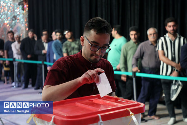 مرحله دوم انتخابات چهاردهمین دوره ریاست‌ جمهوری در آستان امامزاده صالح(ع)