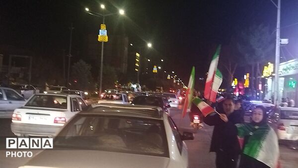 نیشابوری ها تا پایان جنگ  به  بلوار فضل با پرچم ایران  می آیند 