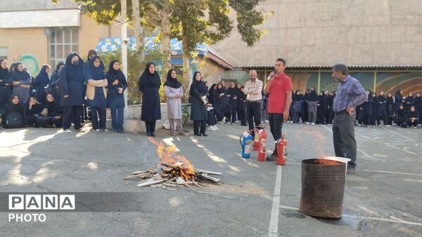 روز آتش نشانی در دبیرستان شهید مطهری 