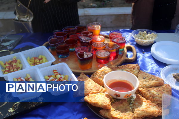 بازارچه حمایت از کسب کار دانش‌آموزان دبستان کیهان بوشهر 