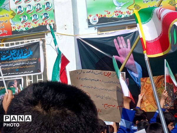 اجتماع پرشور فرهنگیان و دانش آموزان گالیکش