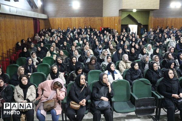 برگزاری نخستین مجمع عمومی انتخابات انجمن اولیا و مربیان در دبیرستان معراج اردبیل