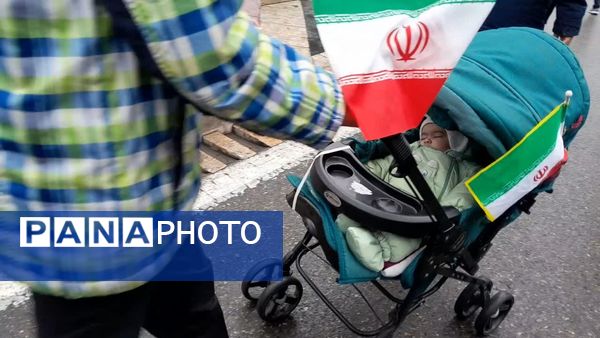 ۲۲ بهمن  صحنه حضور مردم؛ از کودکان پرشمار تا روایت‌های میانسالان