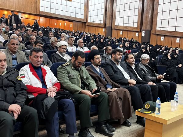 همایش دهه بصیرت و مقاومت در تویسرکان با حضور رئیس جمعیت هلال‌احمر کشور