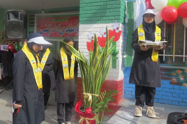 فجر دانش آموزی در قلبِ ری
