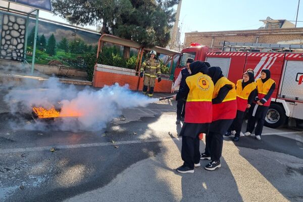  مانور زلزله در مدرسه فرزانگان ورامین