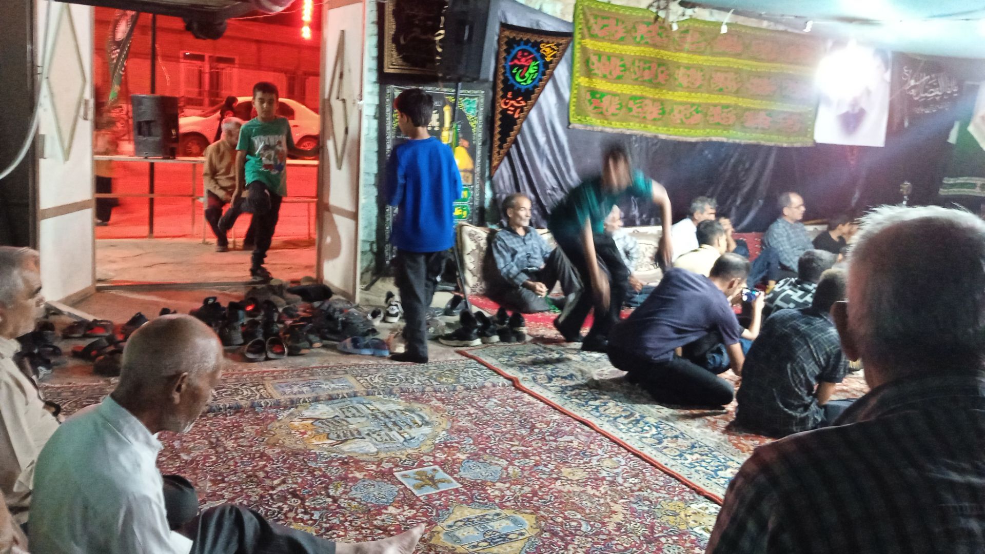 فدافن سیاه پوش شد