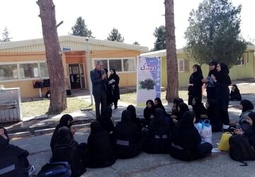 آبیک تمشک‌باران شد