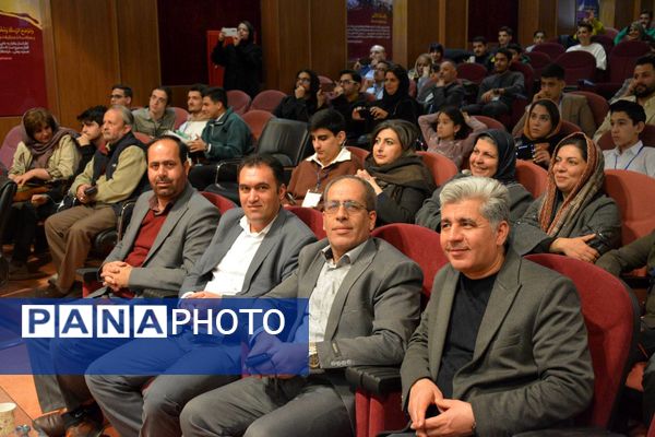 تجلیل از دانش‌آموزان فعال فرهنگی هنری مجتمع آموزشی سما منطقه پردیس 