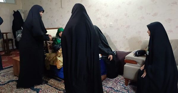 دیدار صمیمانه دانش آموز خبرنگاران پانا در منزل مادر شهید جمهور