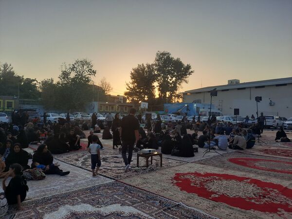 زائران پیاده شهرستان فردوس در دبیرستان شاهد مهدی حکمت