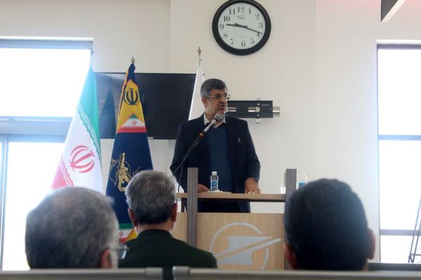 مراسم نمادین ورود امام خمینی(ره) در فرودگاه شهید صدوقی یزد