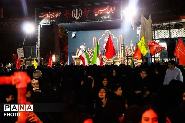 مردم ولایتمدار بناب با حضور با شکوه در تجمعات شبانه در تجدید بیعت با رهبر معظم انقلاب، وحدت ملی را به نمایش گذاشتند.
