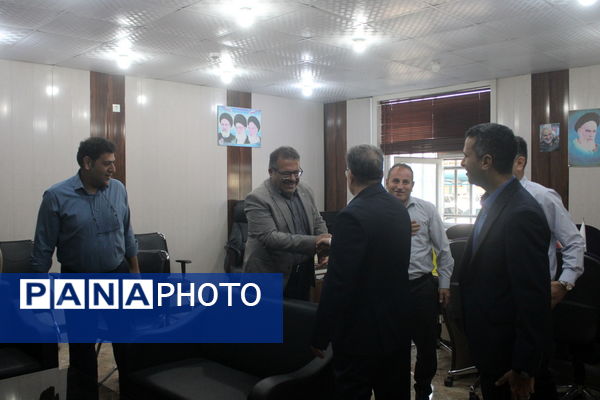 بازدید سرزده نوروزی مدیرکل آموزش و پرورش استان بوشهر از دوایر مختلف اداره‌کل