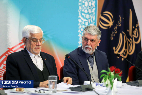 نشست معاون اول رئیس جمهور با جمعی از هنرمندان موسیقی، تئاتر و هنرهای تجسمی