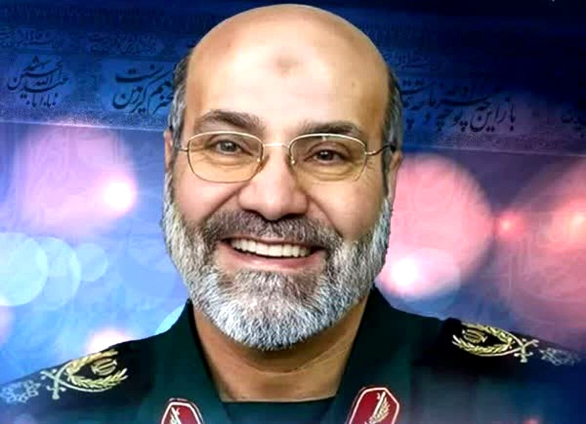 پیرمردی که خود را با وجود سختی مسیر ۳۰۰ کیلومتری به مراسم تشییع پیکر سردار شهید زاهدی رساند