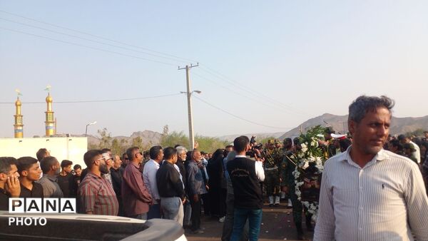 خاک سپاری پیکر شهید حمید عوض‌زاده در روستای خورخوروست فین