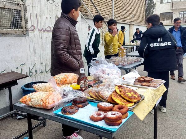 برپایی بازارچه دانش‌آموزی به‌مناسبت عید مبعث 
