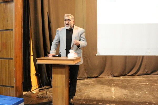 نشست انجمن اولیا و مربیان هنرستان امام علی(ع) فیروزکوه