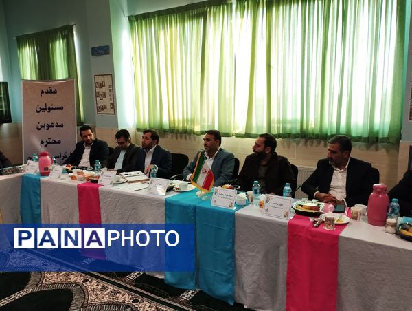 جلسه شورای آموزش و پرورش شهرستان ملارد در مدرسه مالک اشتر روستای قپچاق صفادشت