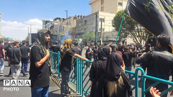 خیابان‌های منتهی به حرم، مملو از زائران رضوی
