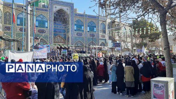 نخستین روز از دهه مبارک فجر با برگزاری برنامه‌های فرهنگی و مذهبی متنوع در شهرستان اسفراین
