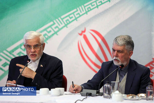 نشست معاون اول رئیس جمهور با جمعی از هنرمندان موسیقی، تئاتر و هنرهای تجسمی