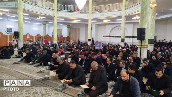 حضور دانش آموزان دبیرستان نمونه آیت الله خامنه ای در مراسم گرامیداشت رهبر معظم انقلاب اسلامی