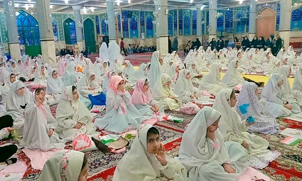 دانش‌آموزان بویین‌زهرایی در جشن روزه‌اولی‌ها از خدای خود تشکر کردند